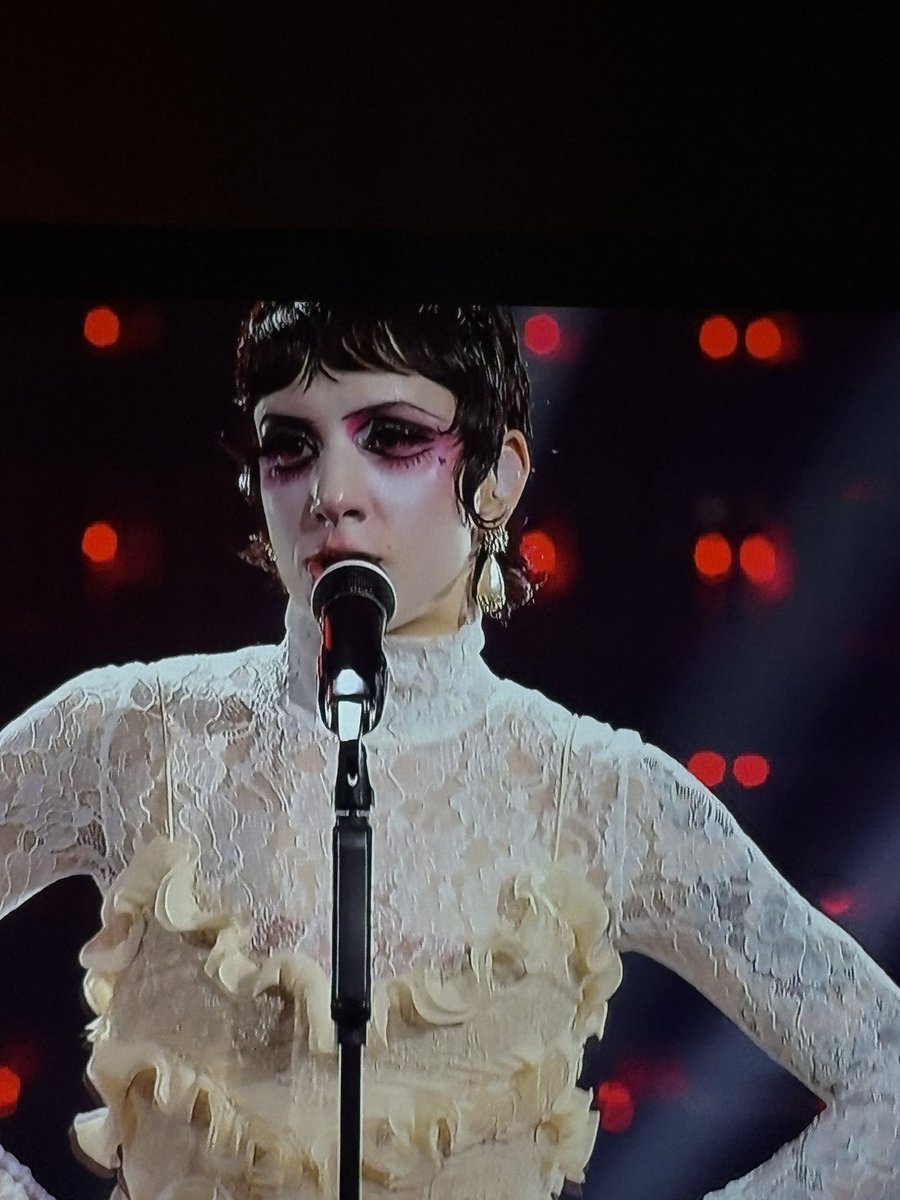 lorenzu99's tweet photo. close enough, welcome back chappell roan! @coma_cose @ChappellRoan #Sanremo2025 #Sanremo https://t.co/hmIcjrQHXF