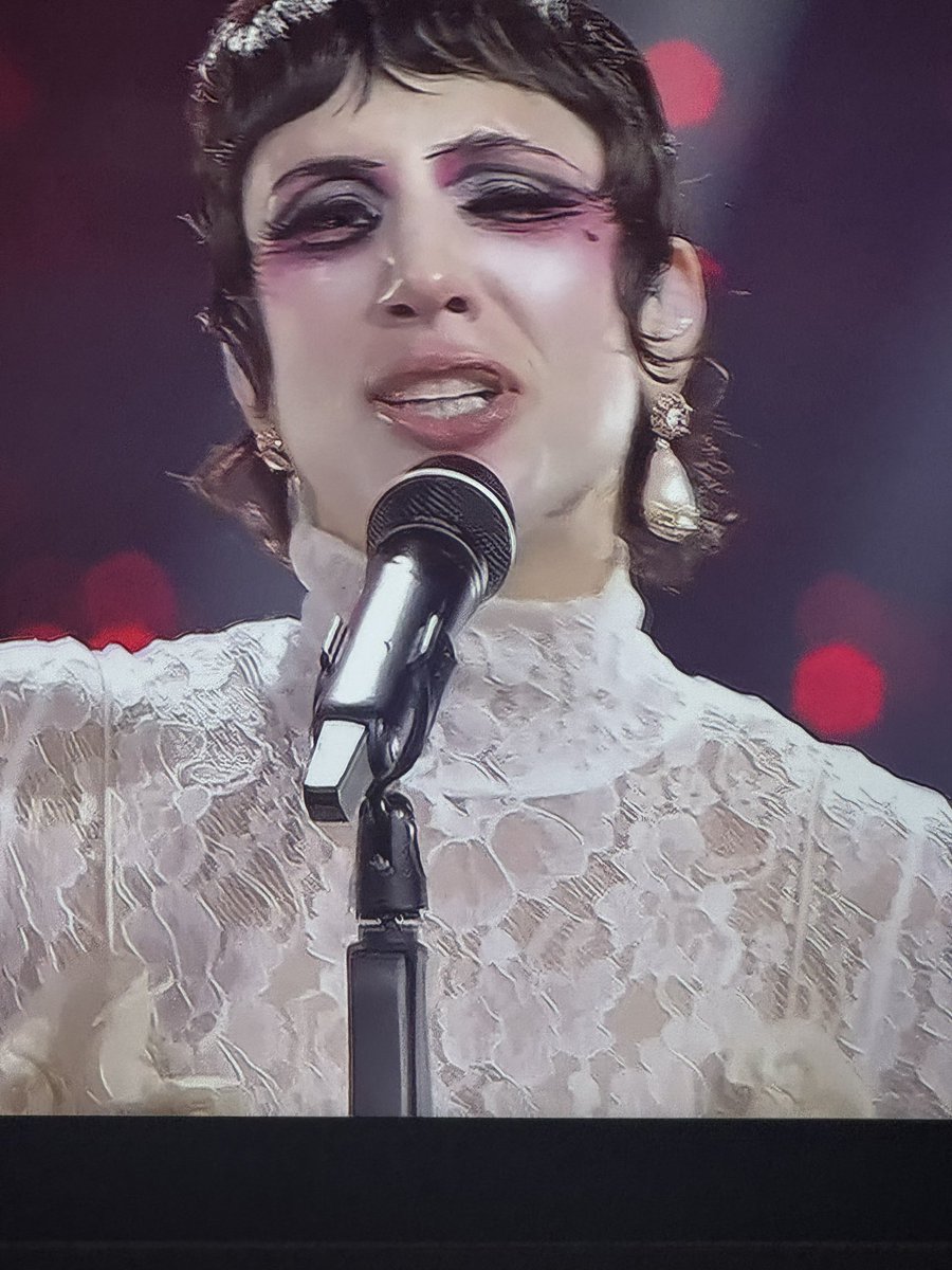 Ciamby89's tweet photo. Nascondere l’ansia con il trucco, lo stai facendo bene!!! #Sanremo https://t.co/T6UpLXB9c2