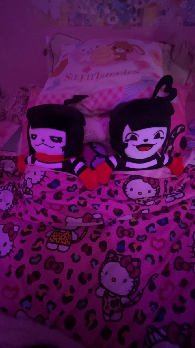 Smug Succubi tweet media