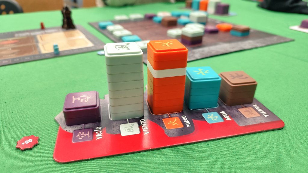ElDailyToken's tweet photo. Tarde de #juegosdemesa con @_juga2 en @ludoducto! Jugamos a: #KeepTheHeroesOut (no fuimos capaces de frenar el avance de los molestos héroes...), #Reef (un jueguito de patrones muy vistoso) y #Gorinto (a 3 jugadores va divino). https://t.co/WeLm4ld0Iu