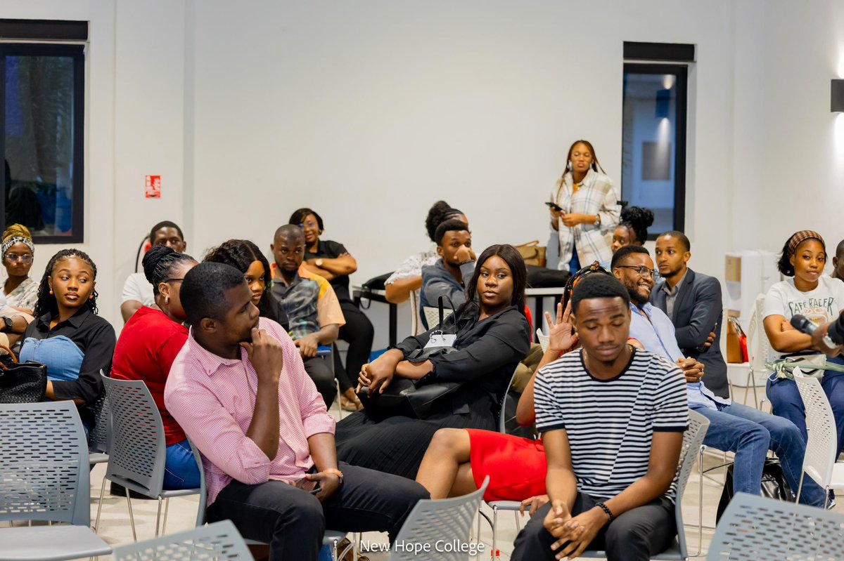 JayNdool's tweet image. I had an awesome experience exchanging with students of NEW HOPE COLLEGE in Kinshasa on Fack checking and Crisis Communication. The #DRC is going through yet another period security crisis which has given way to a lot of misinformation, this exchange allowed me to share with them…