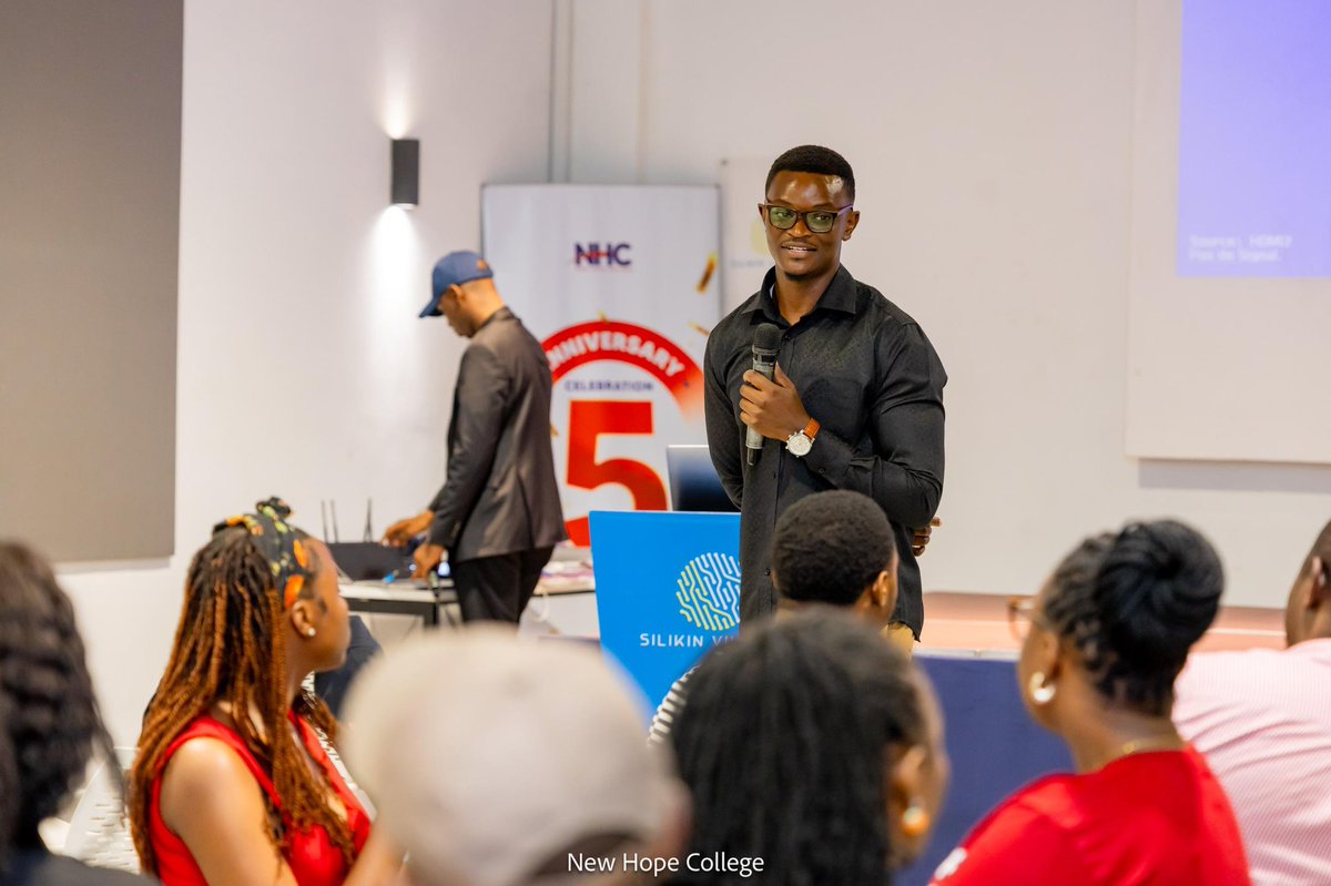 JayNdool's tweet image. I had an awesome experience exchanging with students of NEW HOPE COLLEGE in Kinshasa on Fack checking and Crisis Communication. The #DRC is going through yet another period security crisis which has given way to a lot of misinformation, this exchange allowed me to share with them…