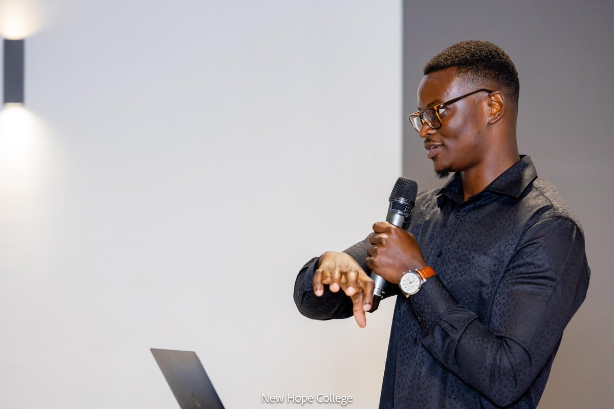 JayNdool's tweet image. I had an awesome experience exchanging with students of NEW HOPE COLLEGE in Kinshasa on Fack checking and Crisis Communication. The #DRC is going through yet another period security crisis which has given way to a lot of misinformation, this exchange allowed me to share with them…