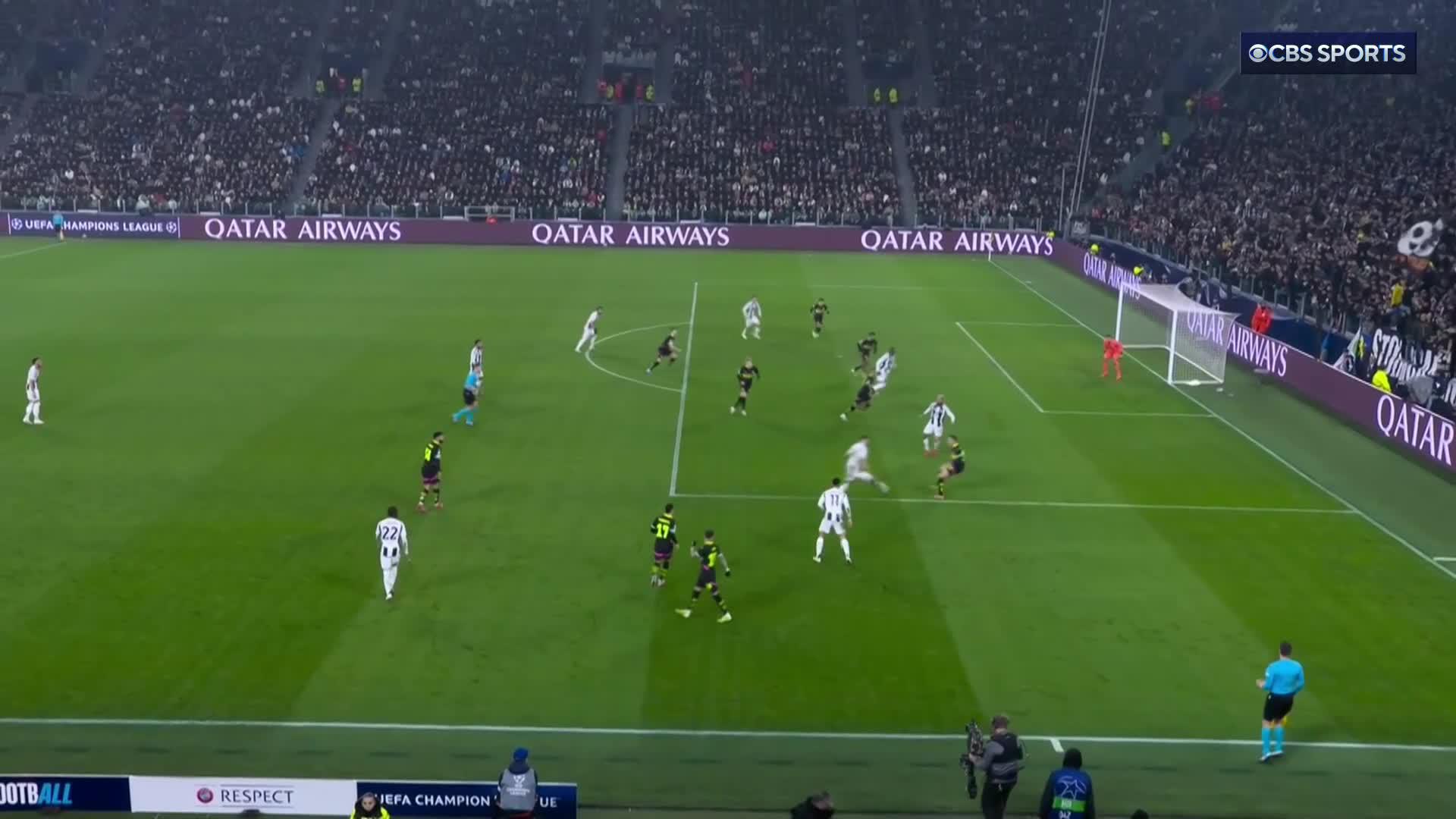 WESTON MCKENNIE NEARLY TORE THE COVER OFF THE BALL WITH THIS GOLAZO 🚀