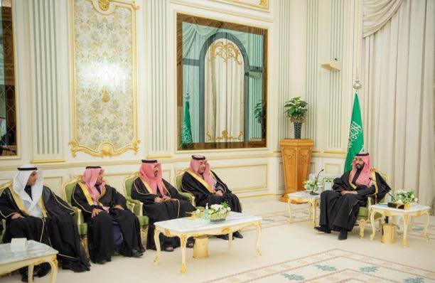 News_Ejazah's tweet photo. عاجل .. 

نيابة عن ⁧ #خادم_الحرمين_الشريفين⁩...
سمو ⁧ #ولي_العهد⁩ يرعى الحفل الختامي لـ ⁧ #مهرجان_الملك_عبدالعزيز_للإبل9⁩. https://t.co/J2ueJQm1QW