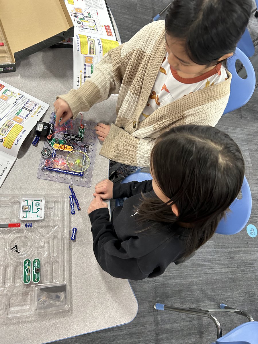OPS_Pinewood's tweet image. Having fun with snap circuits @SnapCircuits #learningisanadventure #OPSproud #pinewoodproud