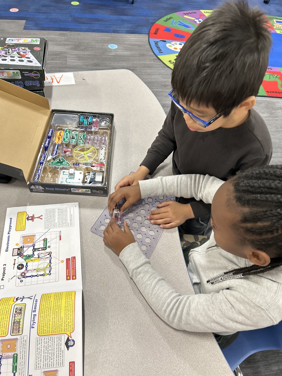 OPS_Pinewood (@ops_pinewood) on Twitter photo Having fun with snap circuits <a href="/SnapCircuits/">Snap Circuits</a> #learningisanadventure #OPSproud #pinewoodproud Having fun with snap circuits <a href="/SnapCircuits/">Snap Circuits</a> #learningisanadventure #OPSproud #pinewoodproud
