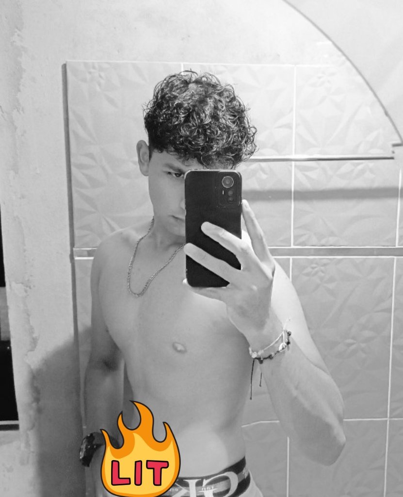 ala56270's tweet photo. Que calor hace 🥵🥵 https://t.co/kkKRKyHO7P
