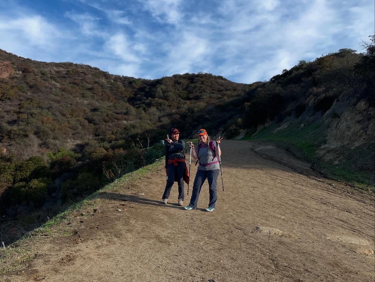 RadiologyUSC's tweet image. The view from the top was worth the hike! The DOR Hiking Crew conquered the Hollywood Hills on Sunday. What a gorgeous day to be out in nature. Stunning scenery, and some serious team bonding! 💪❤️

#HollywoodSign #USCRadiology #PanoramicViews #LosAngeles #HikingLife #Wellbeing