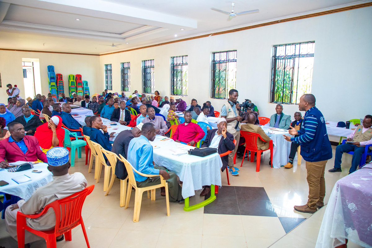 WHO_Tanzania's tweet photo. Faith leaders are key in the #Marburg outbreak response in the communities.

@WHO &amp; partners conducted a comprehensive orientation for faith leaders in Kagera to strengthen awareness on #Marburg prevention measures &amp; symptoms to ensure timely isolation of any suspected cases. https://t.co/yKMYqJb19u