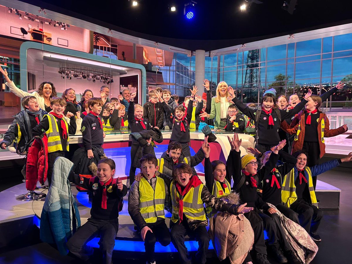 Unusual studio guests tonight for <a href="/SarahAMcInerney/">Sarah McInerney</a> and myself 🥰we loved meeting all these fab young sea scouts from 5th Port Sea Scout Clontarf. Thanks for bringing them to us <a href="/SamanthaLibreri/">Samantha Libreri</a> #rtept