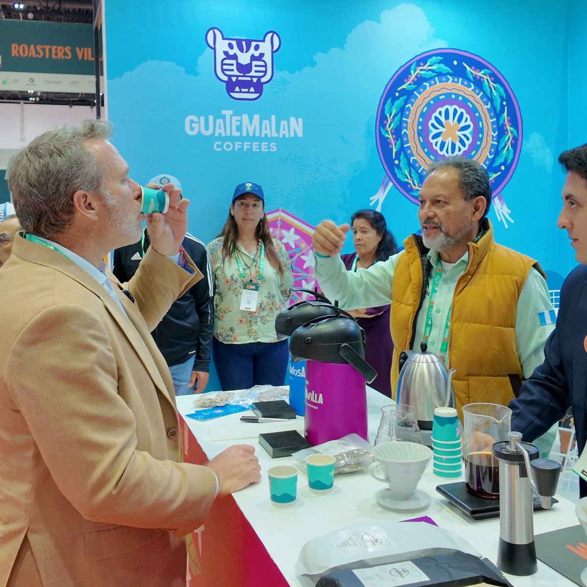 #PromociónInternacional | Anacafé agradece al Ministerio de Relaciones Exteriores y al INGUAT por su acompañamiento en el stand de Guatemalan Coffees durante el primer día de la cuarta edición de World of Coffee Dubai ☕️🇬🇹

#CaféDeGuatemala #WorldofCoffeeDubai #GuatemalanCoffees