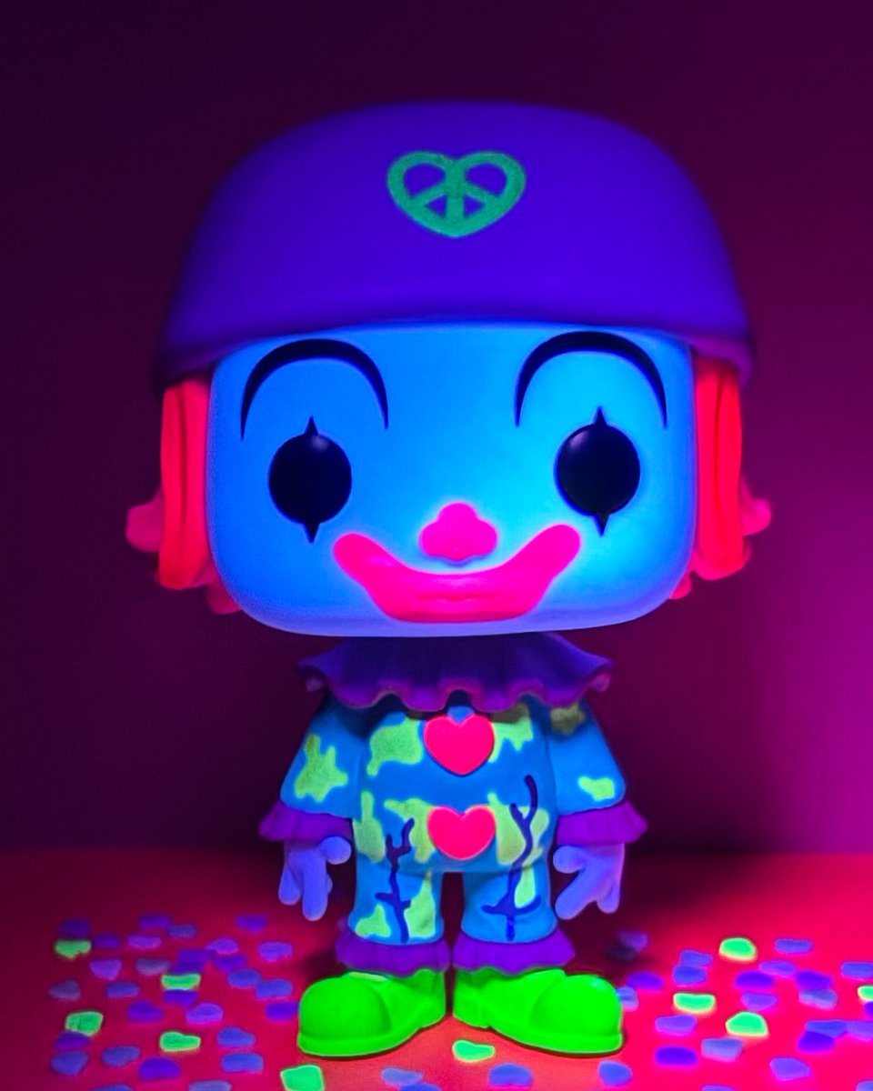 kutiebeck's tweet image. Feb 11 Glow Love 💕 #iheartfunko #funkofeb2025 Community #funkophotoadaychallenge hosted by @funko.lee  and @dj3cb  #funko #lovecombrat #glow @OriginalFunko