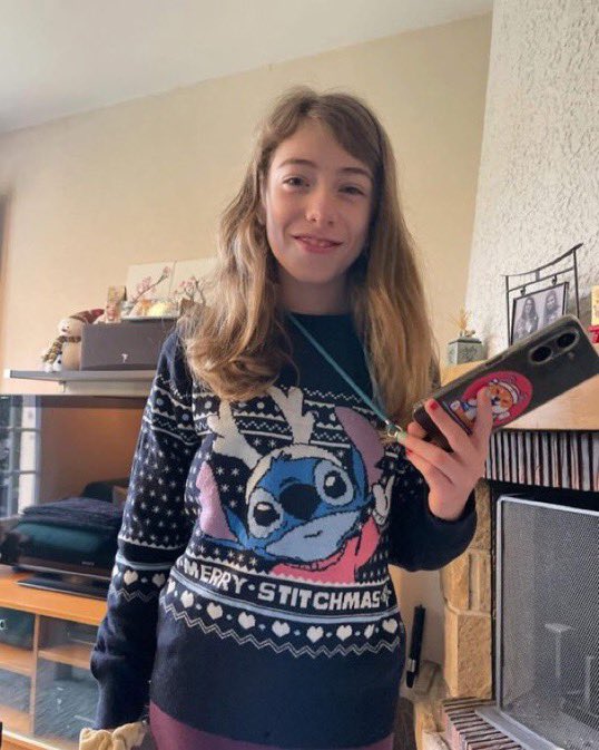 🇫🇷 RÉCAPITULATIF | La synthèse des informations du jour dans la mort de Louise, 11 ans :

- Le principal suspect Owen L., 23 ans, a partiellement reconnu les faits
- Il est connu comme violent, notamment contre sa sœur, et perturbé
- Il aurait agi sous la colère après avoir perdu