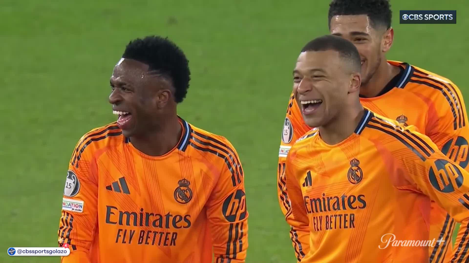 MBAPPÉ WITH AN INCREDIBLE DUMMY VOLLEY 😂This game 🍿