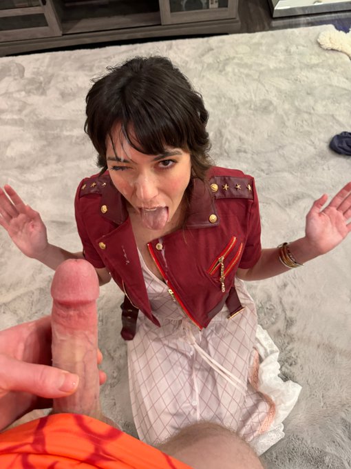 Watch Zoe Wilde's leaked NSFW photo on TwXstars