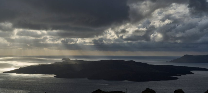 MoazMoaz777's tweet image. ALERT: The Greek island of Santorini just experienced its most potent earthquake in a series of weeks marked by an extraordinary seismic swarm!

🚨 #BreakingNews | #SantoriniQuake | #UnusualSwarm

Stay tuned for live updates - Follow Now and Subscribe Immediately!

#Greece |…