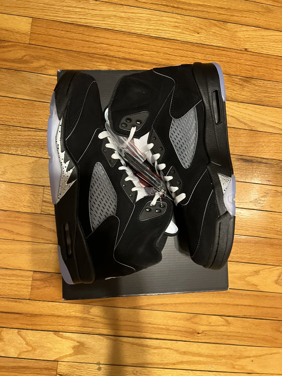 Chicagopirates1's tweet image. 👟 👟 🔥🔥 🧐 😤😮‍💨

#arrived