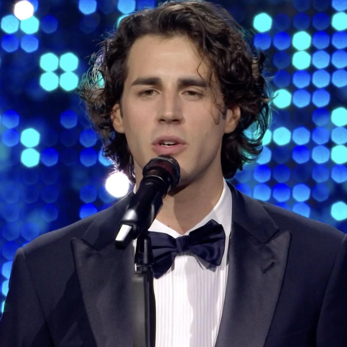 gaaarson's tweet image. Amo il festival della musica #Sanremo2025