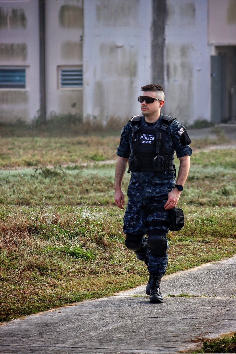 MP on morning patrol

📷 by <a href="/pupthraell/">Pup Thraell</a>