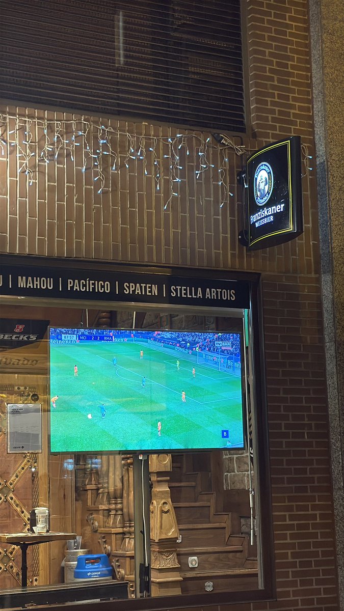 ElDatoReal's tweet photo. Volviendo a ver al mejor equipo del mundo desde Madrid muchísimos años después. #HalaMadrid https://t.co/6GRxRVVPik