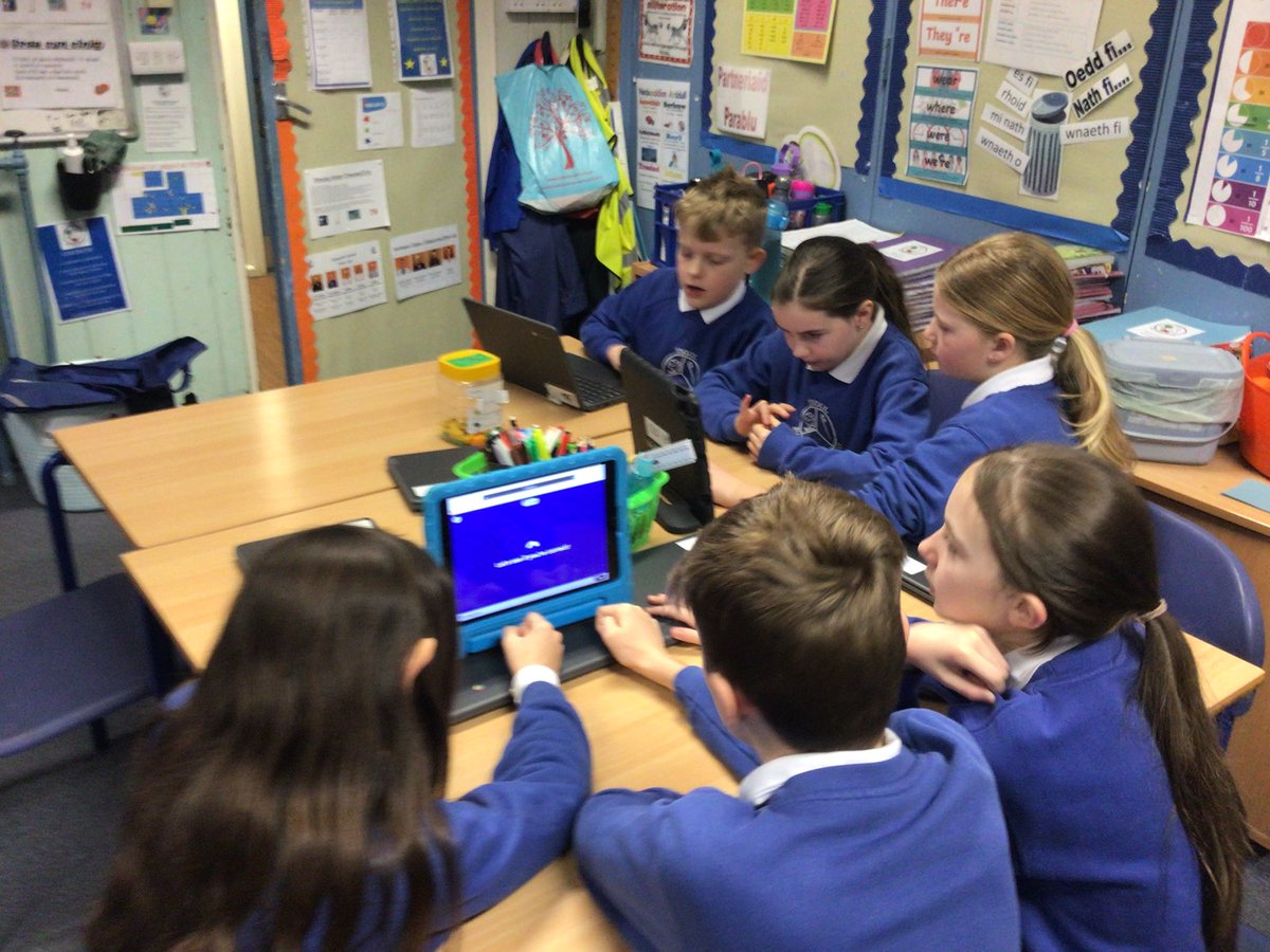pantpastynog's tweet image. Roedd Bl5a6 wedi mwynhau gwrando a chymryd rhan yn gwasanaeth #DiogelwchYWe heddiw.Diolch @e_sgol am rannu neges bwysig.Y5&amp;amp;6 pupils enjoyed listening and taking part in today&apos;s #SaferInternetDay assembly. It’s important to keep safe online and be wary of scammers👏💻@Technocamps