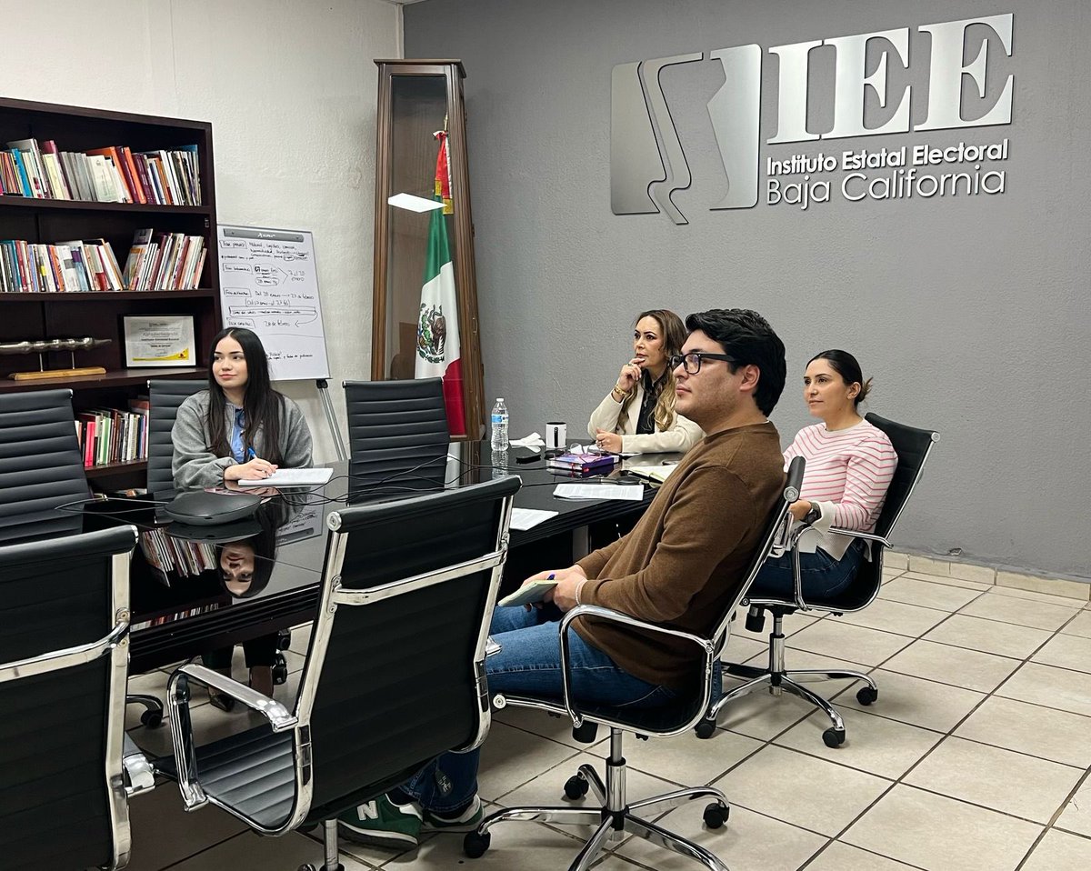 verajuarezf's tweet image. ⚪️ | El día de hoy, la Lic. Melina Loaiza y su servidora en mi calidad de Presidenta de la Comisión de Igualdad Sustantiva y No Discriminación sostuvimos una reunión con el equipo de la Diputada Michelle Alejandra Tejeda Medina #CongresoBC, conformado por la Lic. Karina Zamora…