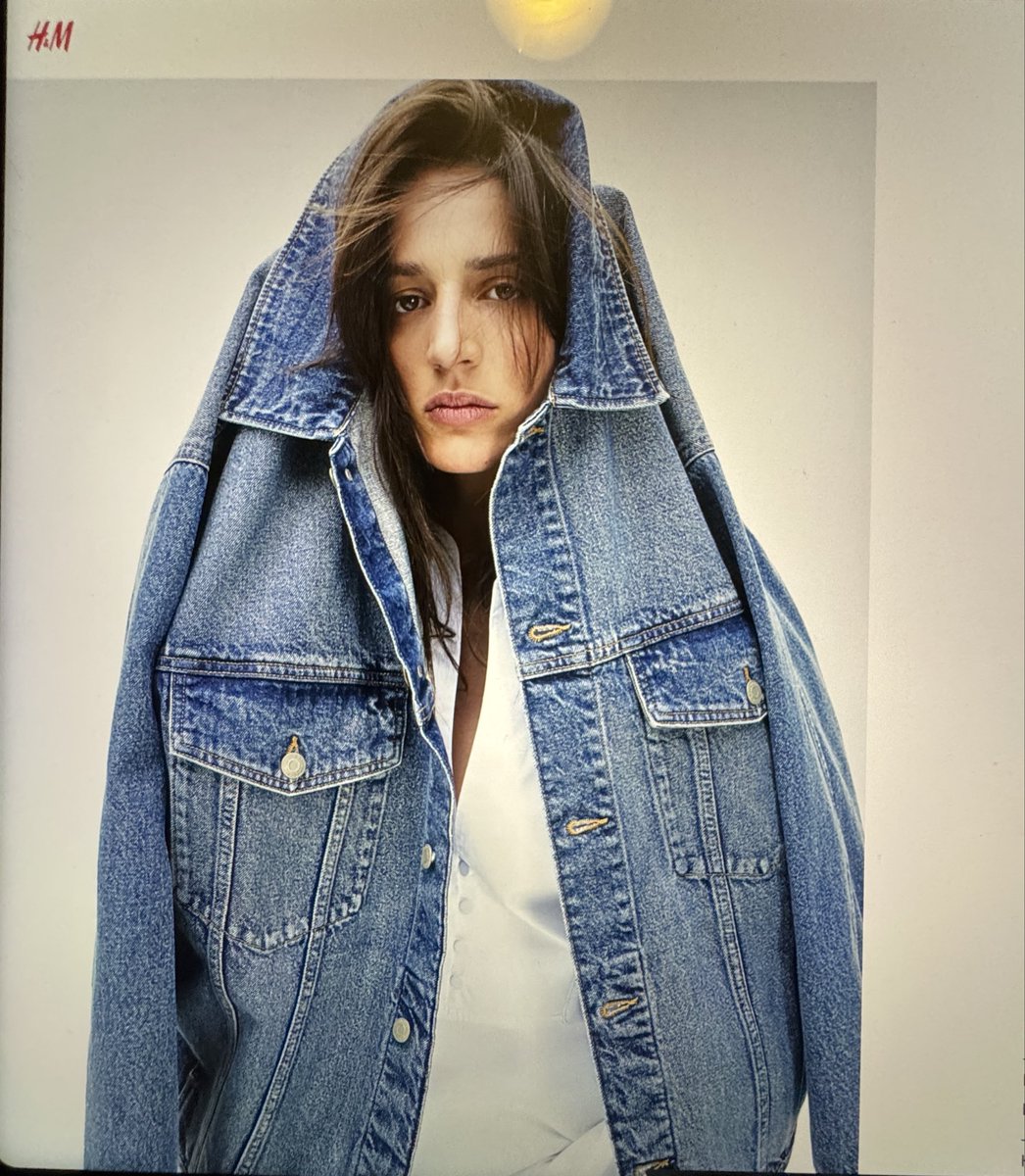 dude_comeon's tweet photo. .@hm  seriously? Who the f wears like that? 
Did you underpay your stylist? https://t.co/LpPzKhKYFS