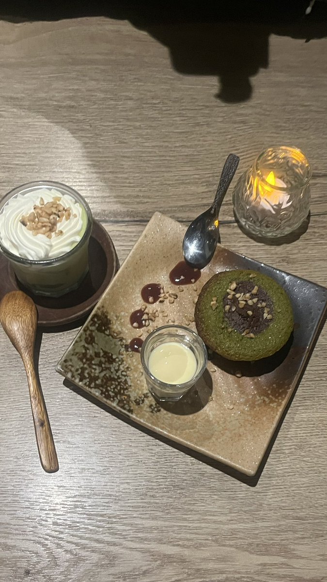 day0neinspace's tweet photo. p’tit date avec ma super copine ! 
c’était trop miam surtout les desserts au matcha 🍵 https://t.co/E7vVmXRU4Q