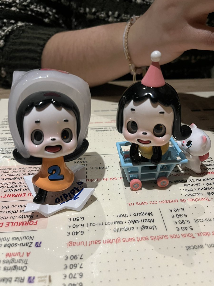 day0neinspace's tweet photo. p’tit date avec ma super copine ! 
c’était trop miam surtout les desserts au matcha 🍵 https://t.co/E7vVmXRU4Q