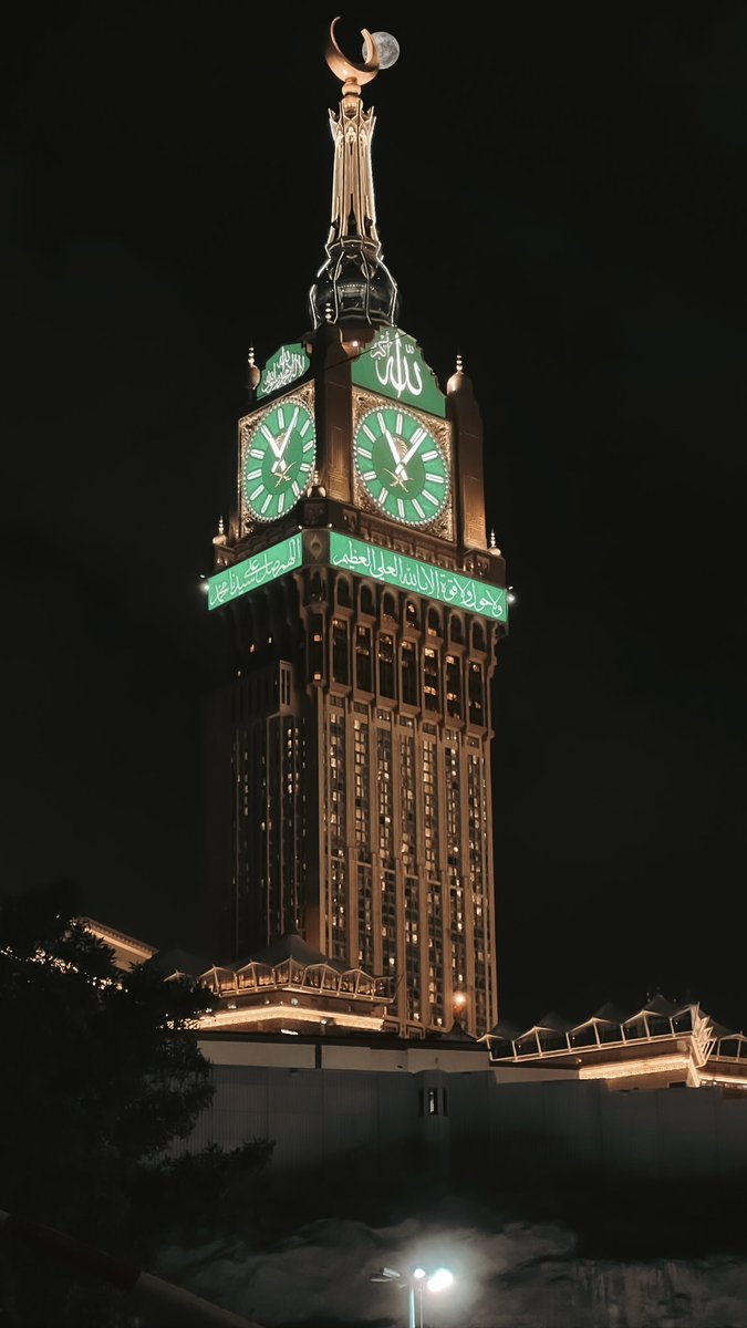 "حينَما تَتوكلُ على اللہ 
وتحرص على فعل الأسباب 
يُساقُ إليكَ الخيرُ منْ حَيثُ لا تَحتسِب"