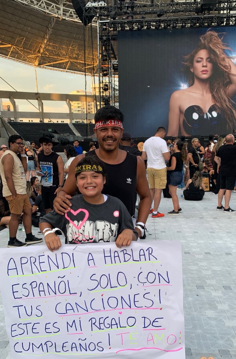 andresguillen6_'s tweet photo. Ahora me pondré a llorar, mientras unos critican a @Shakira por cantar en español, inglés, portugués y demás idiomas, otros desde pequeños lo entendieron todo y decidieron aprender nuevas lenguas. 😍❤️ #LMYNLWorldTour #LMYNLWorldTourRio https://t.co/Yugs6204tx