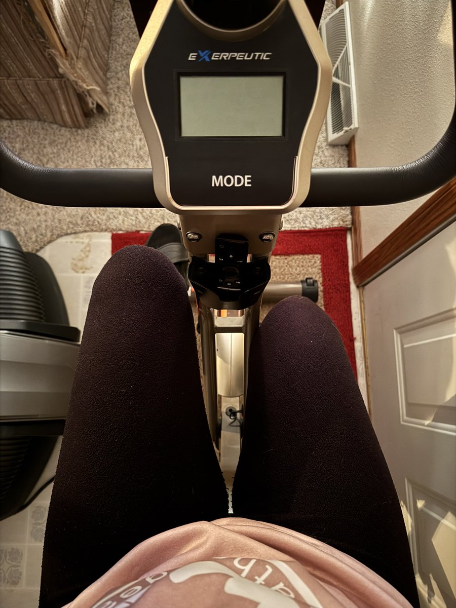 HeatherMaria123's tweet image. Morning Blessings, Prayers, Meditation, 🧘 Yoga, Wellness, News 📰 orange spice herbal tea 🍵 with honey 🍯 &amp;amp; a heavenly hash bar, 17 min bike 🚲 12 min treadmill #winterwellness Research 🔬 
#positivechanges Tuesday February 11 ❤️❤️❤️❤️
Pluto 
Red Ray of Light 
Solar System