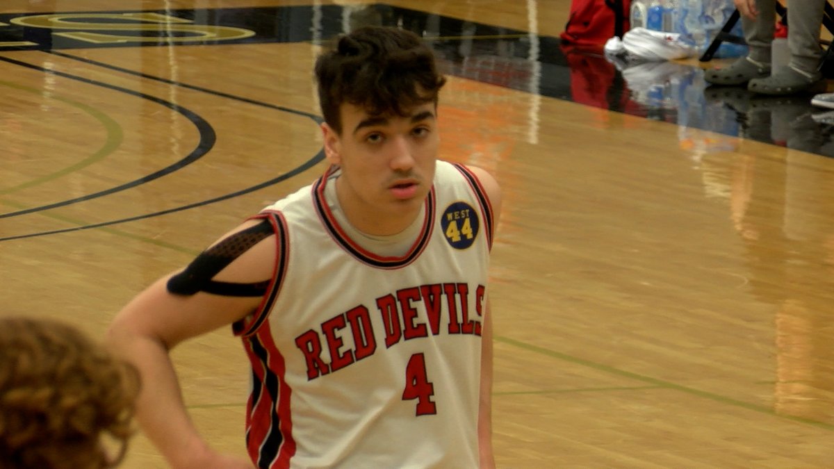 Ravenswood sporting Jerry West commemorative patches on their jerseys: #wvprepbb