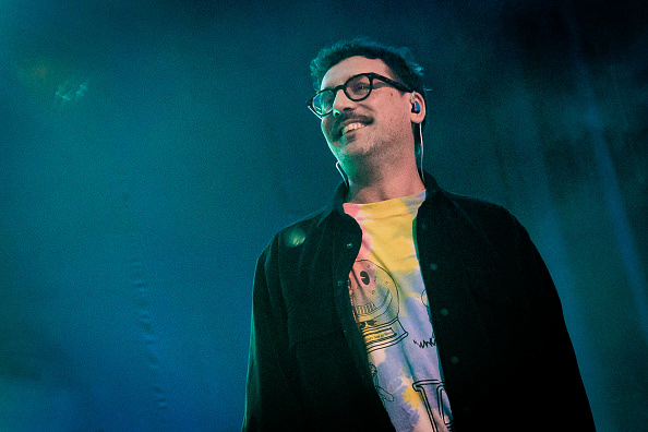 Gente_ufficiale's tweet image. Un moderno Cyrano, #williepeyote fa: grazie ma #nograzie lieve critica sociale su un groove accattivante. Ha dichiarato: «Torno all’Ariston per trovare la gente. E senza supponenza». Cercavi Gente? Eccoci qua, Willie #Sanremo2025