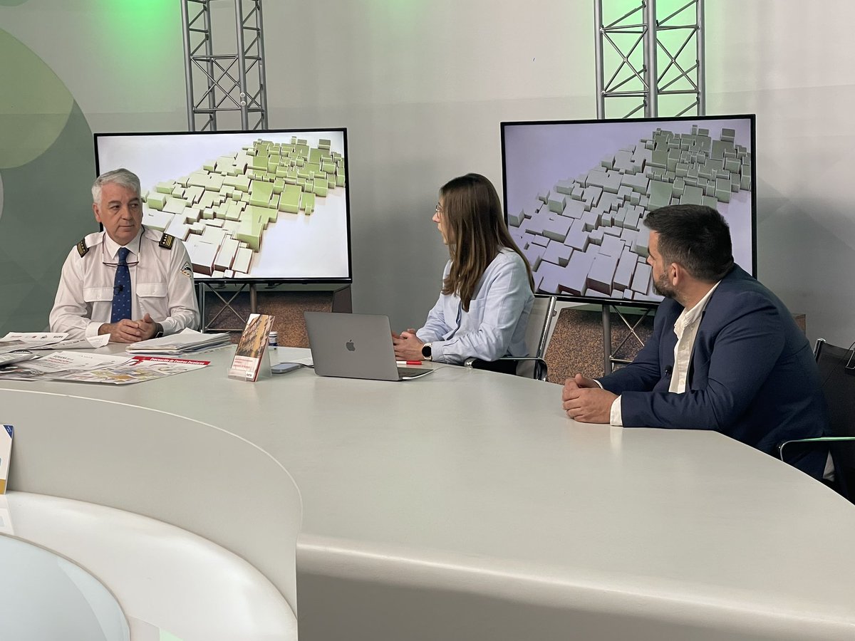 BombersDipcas's tweet image. Y @dvicentes,  Diputado de @BombersDipcas, junto al Oficial Jefe de Operaciones Andrés Balfagó, han visitado un día más a distintos medios de comunicación para hacer llegar a la máxima audiencia posible todas las actividades y consejos de esta #SemanaPrevenciónIncendios