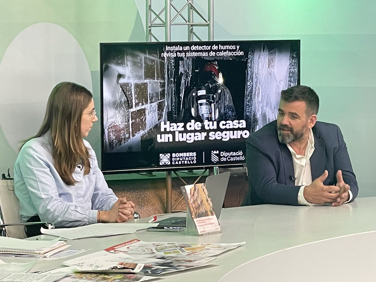 BombersDipcas's tweet image. Y @dvicentes,  Diputado de @BombersDipcas, junto al Oficial Jefe de Operaciones Andrés Balfagó, han visitado un día más a distintos medios de comunicación para hacer llegar a la máxima audiencia posible todas las actividades y consejos de esta #SemanaPrevenciónIncendios