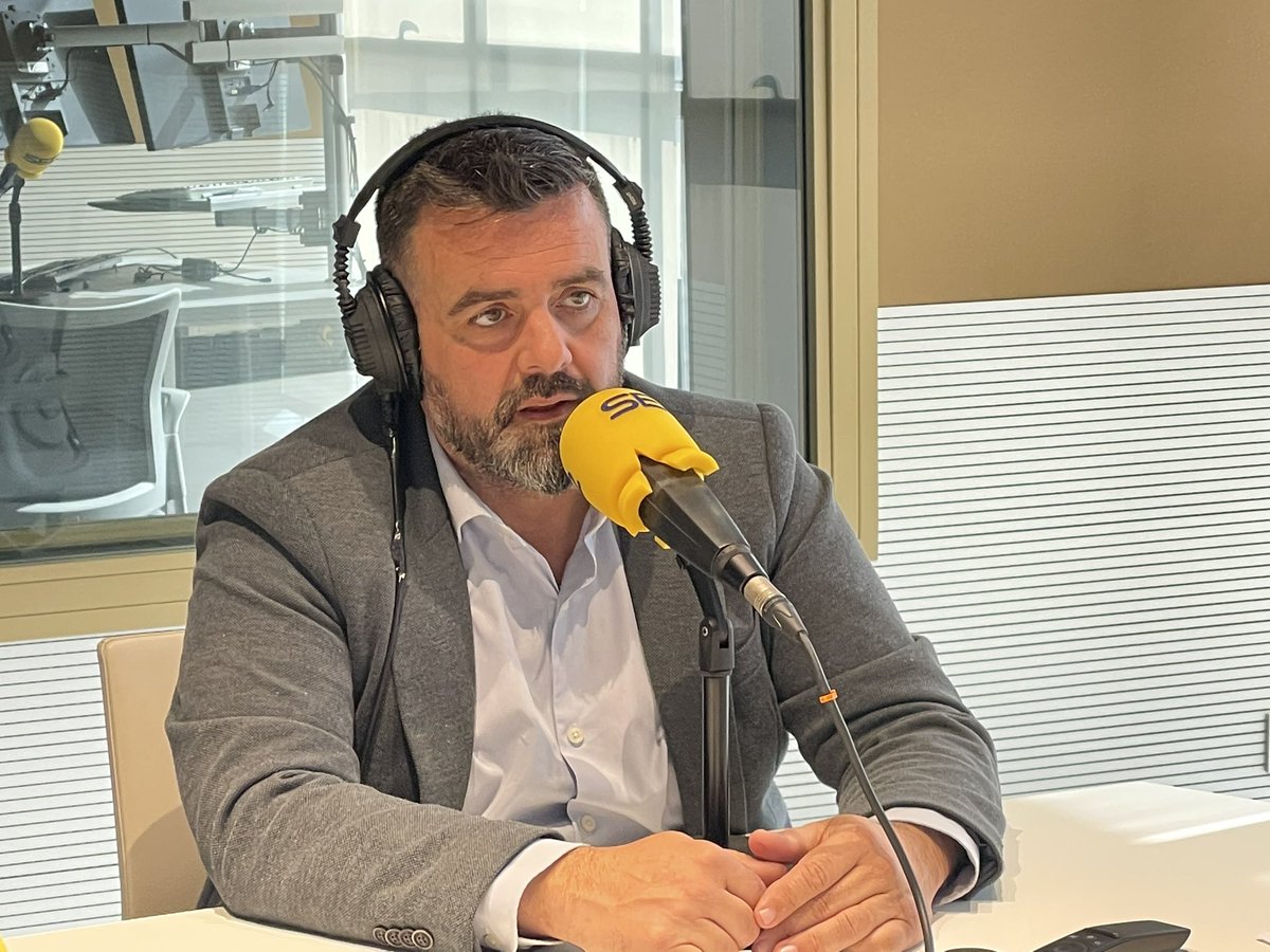 BombersDipcas's tweet image. Y @dvicentes,  Diputado de @BombersDipcas, junto al Oficial Jefe de Operaciones Andrés Balfagó, han visitado un día más a distintos medios de comunicación para hacer llegar a la máxima audiencia posible todas las actividades y consejos de esta #SemanaPrevenciónIncendios