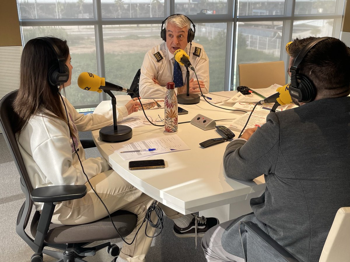 BombersDipcas's tweet image. Y @dvicentes,  Diputado de @BombersDipcas, junto al Oficial Jefe de Operaciones Andrés Balfagó, han visitado un día más a distintos medios de comunicación para hacer llegar a la máxima audiencia posible todas las actividades y consejos de esta #SemanaPrevenciónIncendios