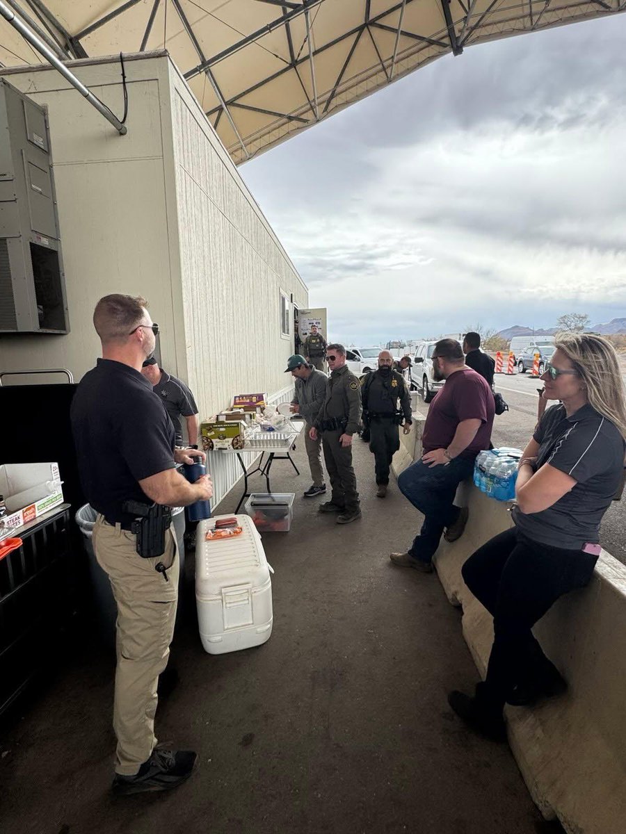 NBPC2544's tweet photo. Yesterday, stewards from the Local 2544 showed their appreciation for the Border Patrol Agents working at the I-19 checkpoint with a cookout.  Thank you for all your hard work! https://t.co/smj6IY1PMz