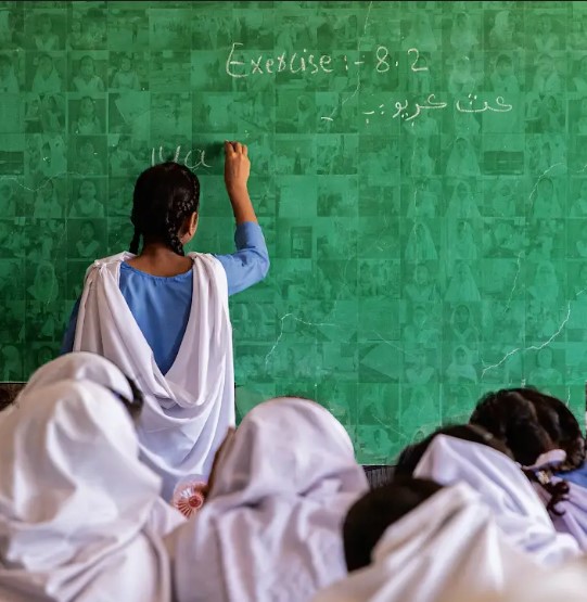World Bank Education (@wbg_education) on Twitter photo 🌏#DYK? Over the last 3 decades, #Pakistan has expanded free and compulsory #education to millions of students and increased female students’ attendance at school.
Download our report: wrld.bg/XpAJ50UVWAP
<a href="/theFstat/">Fahad Mirza (فہد مرزا)</a> <a href="/jdbaron/">Juan D. Baron</a>
#EducationDay #FundEducation #InvestInPeople 🌏#DYK? Over the last 3 decades, #Pakistan has expanded free and compulsory #education to millions of students and increased female students’ attendance at school.
Download our report: wrld.bg/XpAJ50UVWAP
<a href="/theFstat/">Fahad Mirza (فہد مرزا)</a> <a href="/jdbaron/">Juan D. Baron</a>
#EducationDay #FundEducation #InvestInPeople