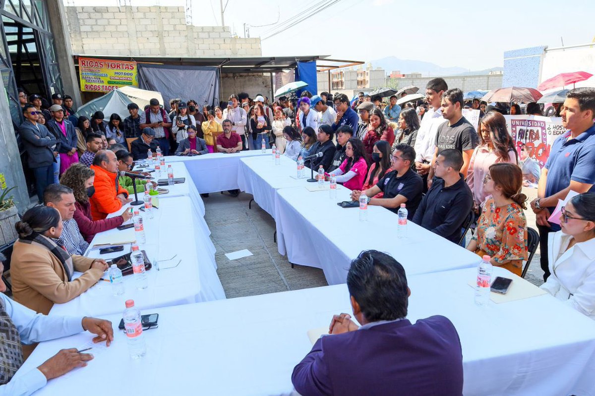 natycastrejonv's tweet photo. Escuchar a la comunidad educativa es fundamental para construir un mejor futuro. Hoy me reuní con estudiantes de la @UPPachuca, quienes compartieron sus inquietudes y necesidades; reafirmamos nuestro compromiso de darles seguimiento. Seguimos trabajando por una educación de excelencia que impulse todo su potencial.

#PrimerolaEducación #NatyCastrejón