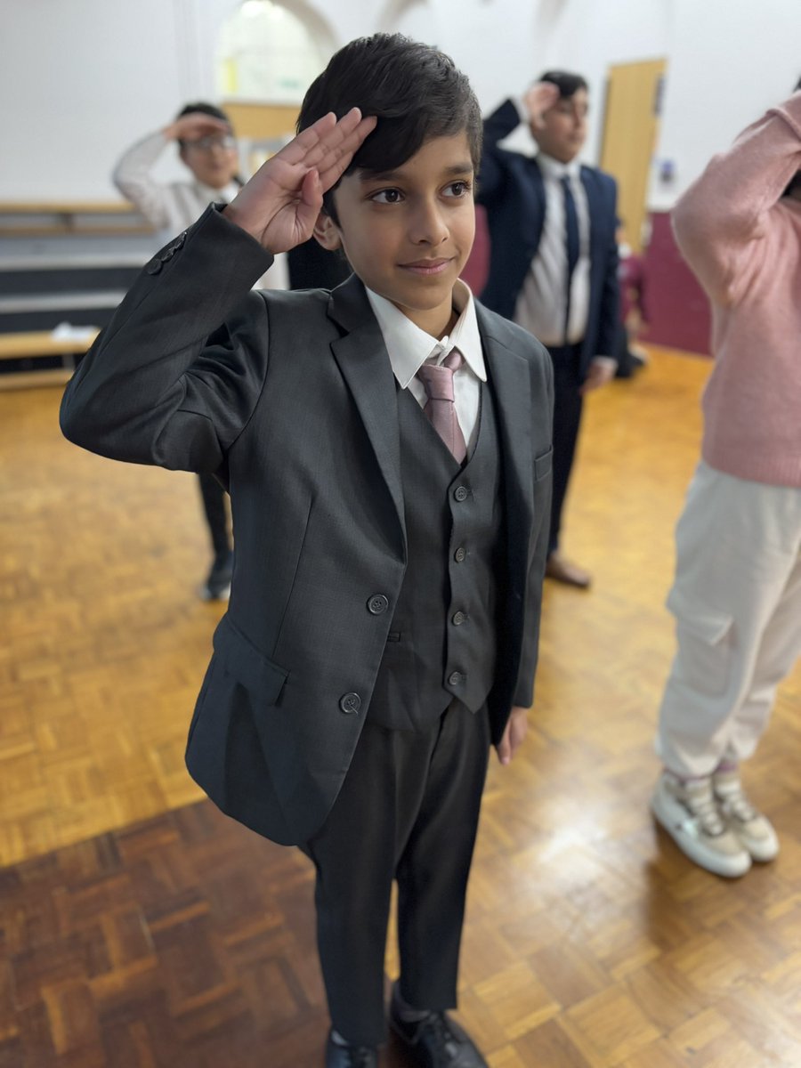 WarleyRoadPri's tweet photo. ๐ญ Year 4 reliving key moments from The Titanic, from the awe and wonder of first class, to the devastation of hitting the iceberg. We have some talented actors and actresses in the making! ๐ค ๐๐ผ ๐ฑ #ichallenge #experiences #primaryhistory #drama https://t.co/TStQnnWbuP