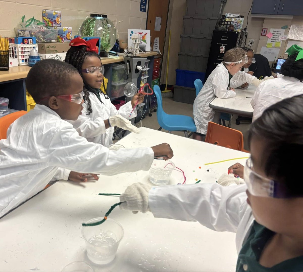 MobilePublicSch's tweet photo. Kindergarteners and Pre-K students at Gilliard Elementary enjoyed making their own bubble wands to create and learn about bubbles in the STEM lab, with the help of some fifth-grade lab assistants. #GrowingGREATNESS #LearningLeading https://t.co/6WSAwDqonl