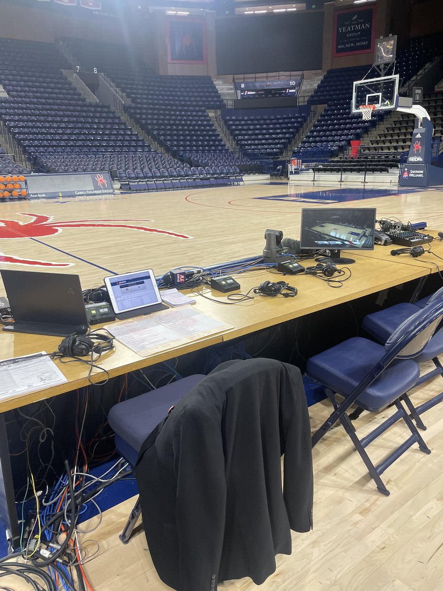spidervoice's tweet photo. If the weather’s keeping you home by the fire, tune us in! Matchup of last year’s @A10MBB first place teams  @SpiderMBB @RamblersMBB. Join Scott Ungerer &amp; me 7p Monumental Sports Network &amp; @espn+ or @rfish15 @spider1 @ESPNRichmond or here ⬇️

https://t.co/Lk7CWNjrI2 https://t.co/6QDGDWDhN1