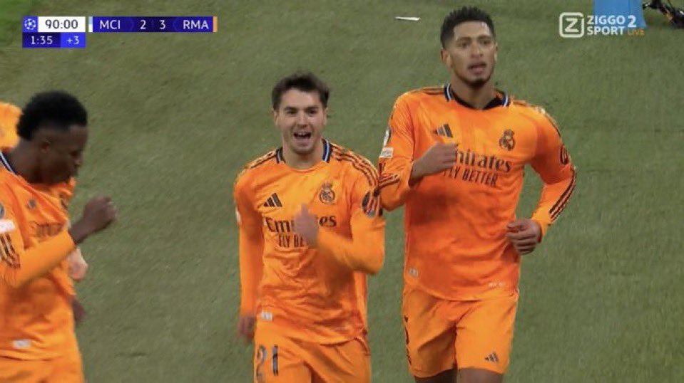 Harooooooooth's tweet photo. قاعدتين لايجب ان تنساهم ابدا:
١) لاتحتفل أمام ريال مدريد الا عند صافرة النهاية..

٢) القاعدة الثانية هي أن لا تنسئ الاولئ..

هلا مدريد 🌪 https://t.co/O45xqVc3rs