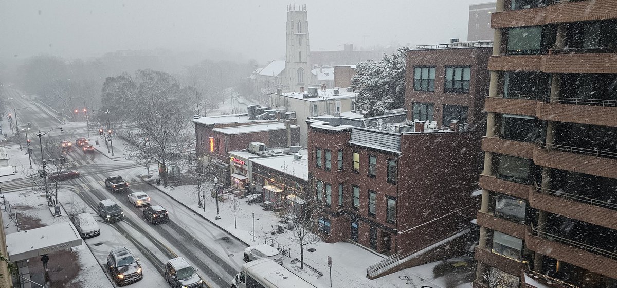 CapitalJeff's tweet photo. We have stickage. #snowdoom #dupontcircle #dcwx #wusa9weather @KaitlynMcGrath @TenaciousTopper @dougkammerer @TuckerFox5 @MatthewCappucci @capitalweather @PoPville https://t.co/0FJni2CI1X