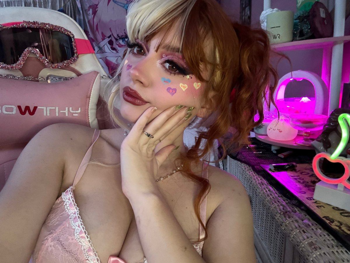 Jennajinxy's tweet photo. Live now come say hi https://t.co/dXS4FT0Jjq https://t.co/4AQN9oVHzG