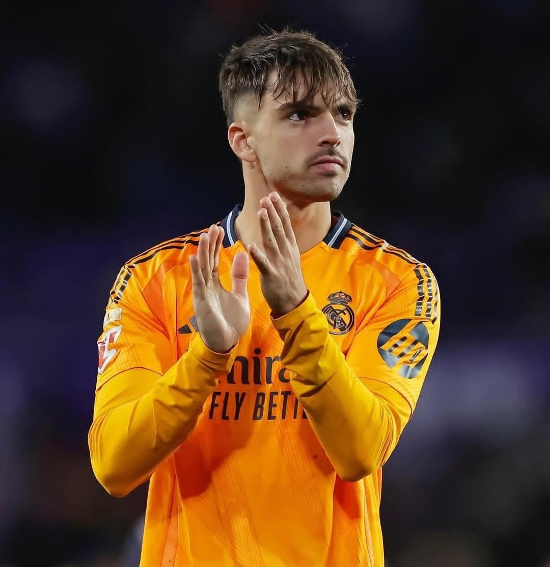 El partidazo de Raúl Asencio contra el Manchester City:

- 57 toques
- 46/49 pases (94%)
- 2/4 balones largos (50%)
- 4/4 duelos ganados en el suelo (100%)
- 2 despejes
- 1 intercepción
- 1 entrada como último hombre
- 1 tiro bloqueado
- 0 veces regateado