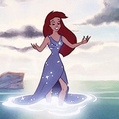 gaaarson's tweet image. Ai miei figli dirò che questo era il vestito che aveva Ariel uscendo dal mare #Sanremo2025